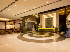 Отель Golden Tulip Media