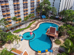 Отель Heeton Concept Pattaya by Compass Hospitality