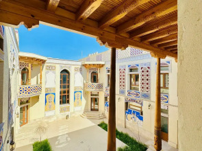 Отель Ayvan Plaza