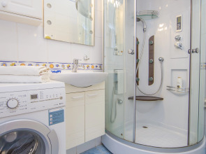 Апартаменты St. Isaak's 4 bedroom & 3 bathroom