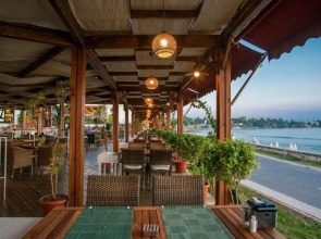 Side Beach Club Hotel