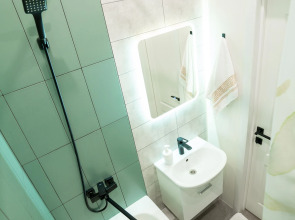 Апартаменты с ярким дизайнерским ремонтом