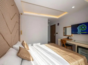 Luxury Airport Hotel by Zazzoni