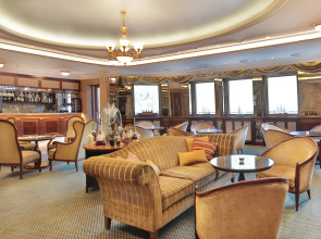 Resort Retro Riverside Wellness