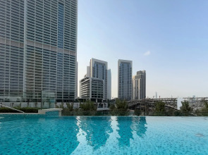 Апартаменты Сozy 1BR at Vida Residences Creek Beach
