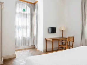 Adahan DeCamondo Pera, Autograph Collection