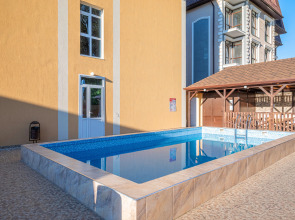 Отель Возрождение