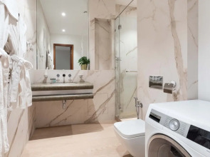 Студия для двоих на 74-м этаже