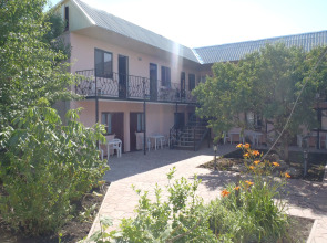 U Yudzhina Guest House