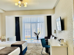 Отель Garnet Mir