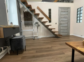 Квартира Двухкомнатная на площади Революции