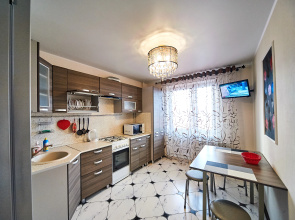 Na Chernyahovskogo Apartment