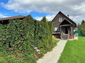 V 5 Minutakh Ot Reki Volgi Private house