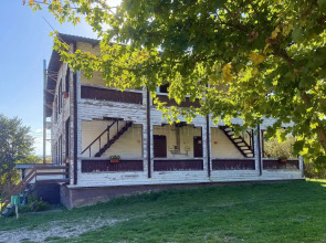 Thach from Travel Hotels Entourage