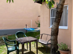 Dom u morya v myskhako, parkovka, mangal , gamak, stol i stulyya Private home