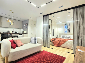 S Dizaynerskim Remontom v Tsentralnoy Chasti Goroda ot Urban Apartments Flat