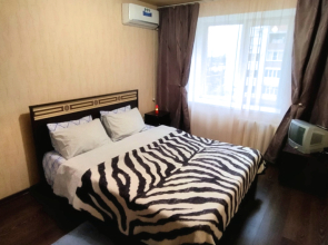 Kvartira Na Oktyabryskoy 215/1 Apartments