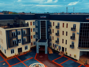 De New Dawn and Lounge Hotel