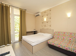 Отель Лотос