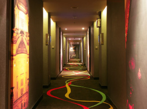 Отель Galleria 10 Bangkok Hotel By Compass Hospitality