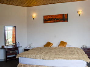 Отель Oak Ray Summer Hill Breeze