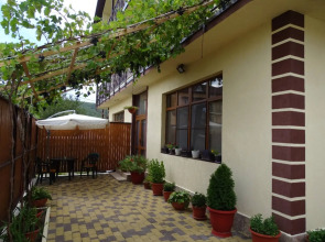 Yugoriya Dom Y Morya Guest House