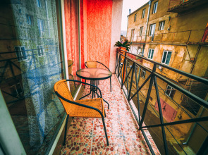 Отель Qeroli old town