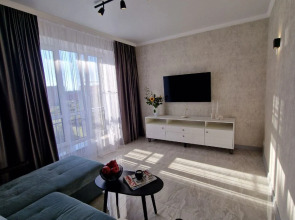 Квартира Flatirini с панорамными окнами в новом ЖК 1