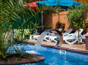 Zhemchug Village Hotel