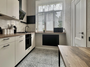 Apartamenty Svetlaya Dvukhkomnatnaya Kvartirka Vozle Tsuma