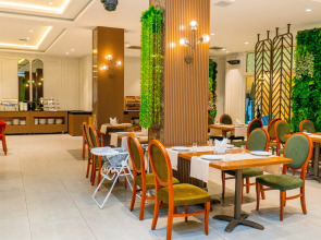 Отель Grand Midway