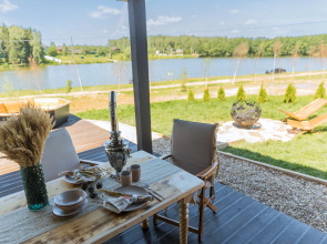 S Chanom i Baney na Beregu Ozera Private house