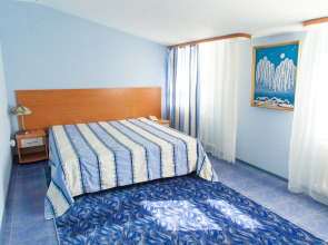 Отель Четыре сезона