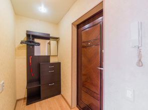 Апартаменты 1 Яр-сутки на Угличской 3