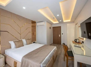 Luxury Airport Hotel by Zazzoni