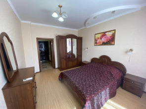 Апартаменты 201 Колхозная 9