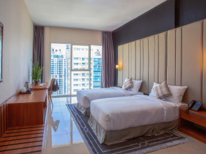 Отель Regency Luxury Suites Dubai Marina