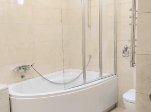 Апартаменты в центре с тремя спальнями на Червякова 55 рядом с парком Победы