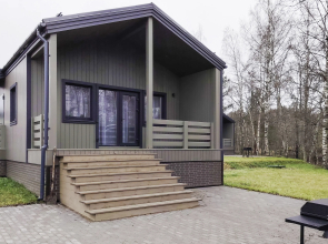 S Vidom Na Ozero Otradnoye Private house