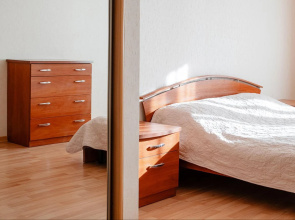 Ryadom s tsentrom i vokzalom na 9 gostei Flat