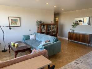 Апартаменты квартира с видом в центре Петергофа