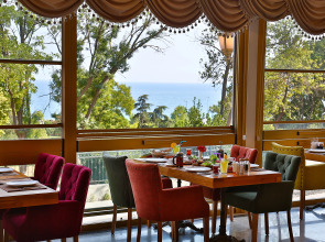 Отель Emirhan Palace