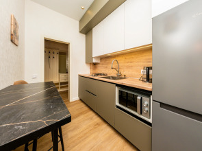 Квартира в Сталинском Доме в Центре у Набережной на 3 Гостей