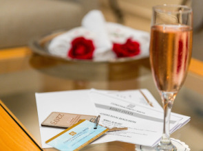 Отель Constantinou Bros Athena Royal Beach