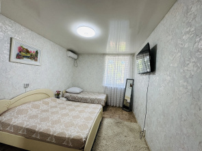 Na ulitse Ageeva 42 s otdelnym vkhodom/vykhodom Flat