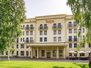 Отель Ramada hotel&suites by Wyndham Novosibirsk Zhukovka