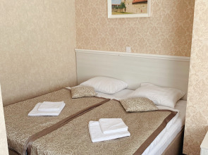 Отель Корона