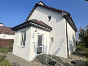 S Baney Ulichnym Basseynom I Dzhakuzi Private house