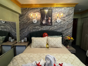 Gur Royal Suit Apartments