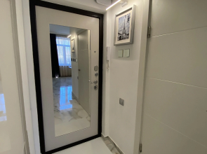 Апартаменты в современном стиле с камином